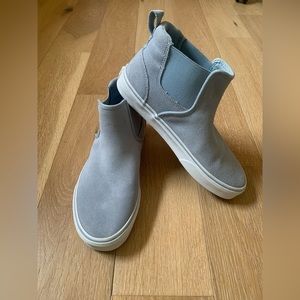 NWT Vans Asher Mid Suede Woman’s size 8 sneaker